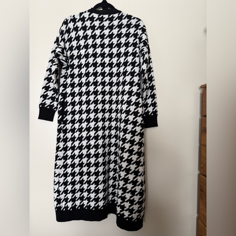 Black and White Houndstooth open front longline wool cardigan - Picture 3 of 15